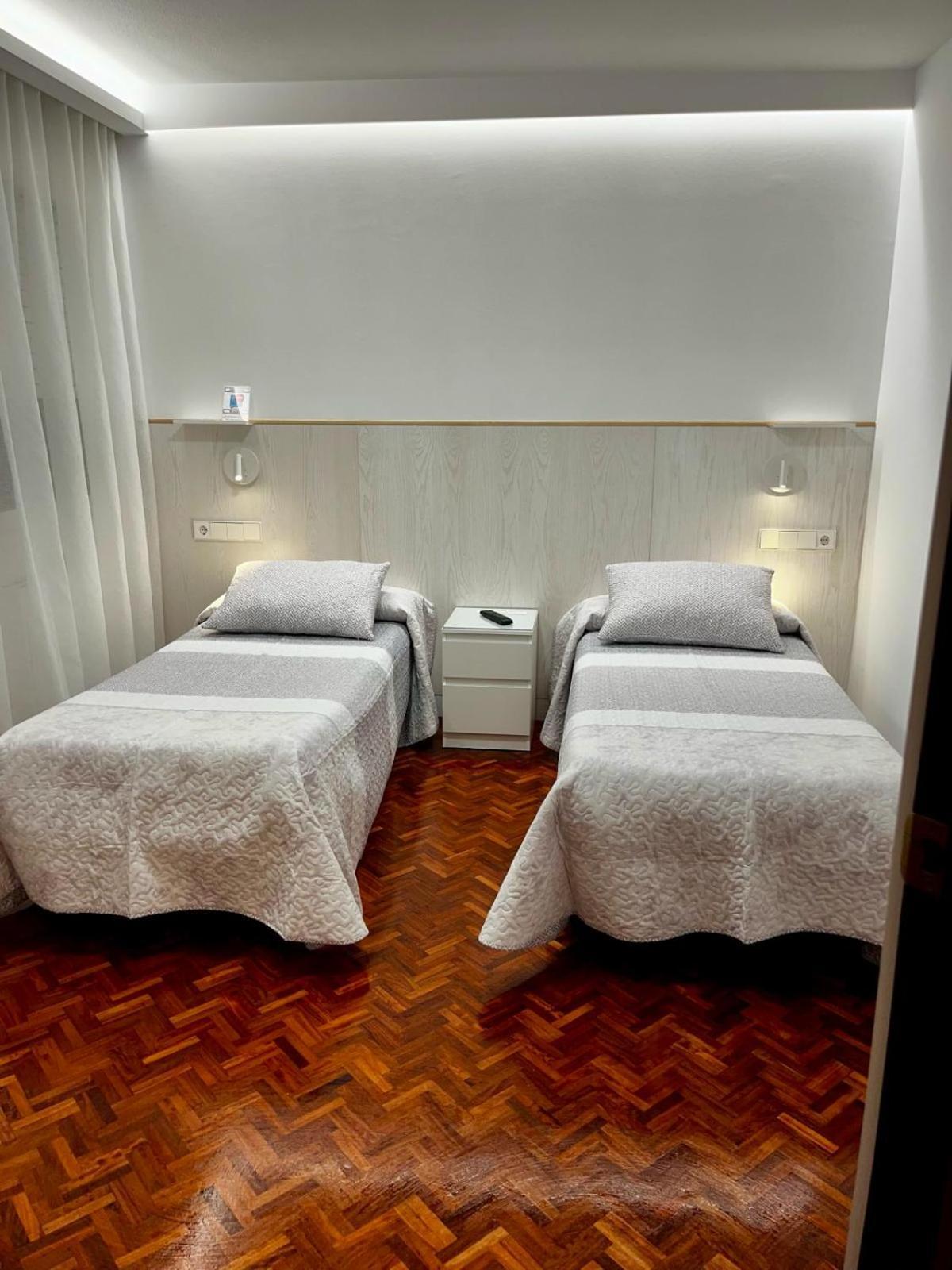 Hostal Charo II Santiago de Compostela Kültér fotó